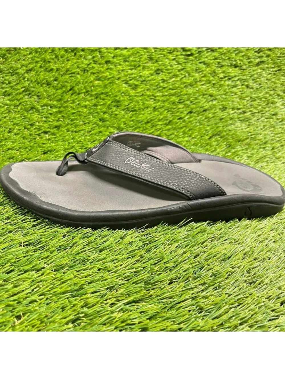 OluKai Ohana Mens Size 11 Black Gray Beach Outdoor Casual Flip Flops Sandals